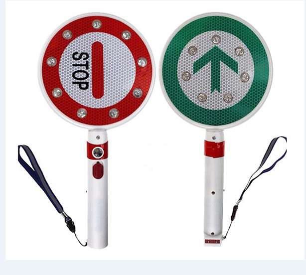  Des panneaux de signalisation lumineux solaires