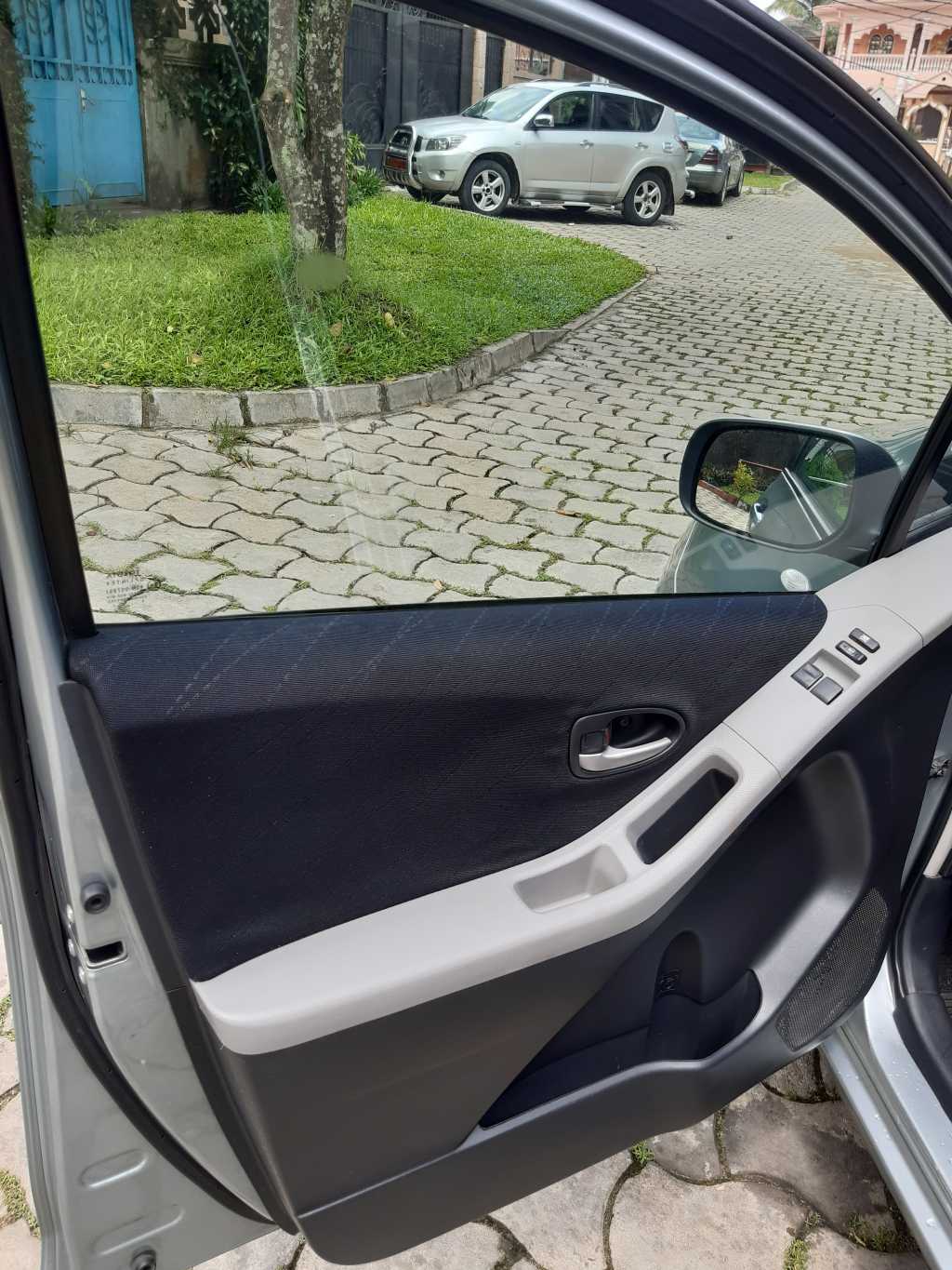  TOYOTA YARIS 2010