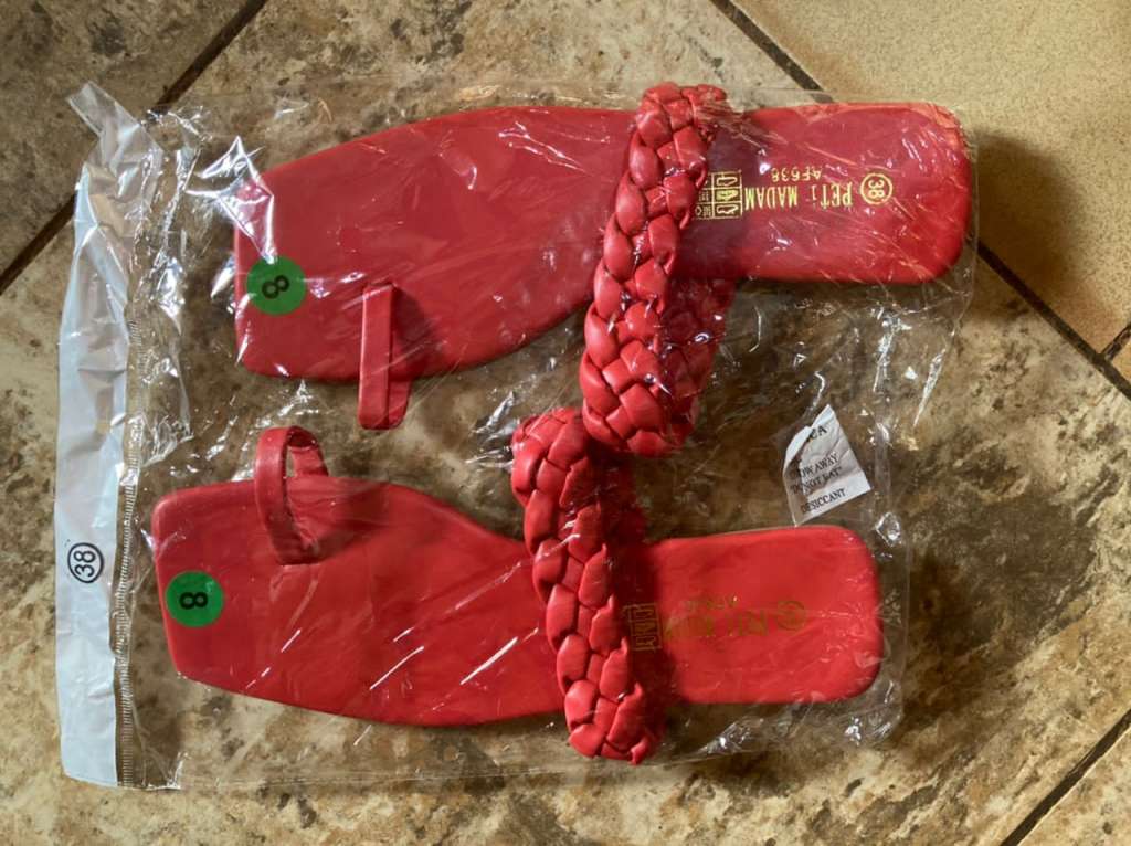  Des chaussures, babouches, lingeries, du digital